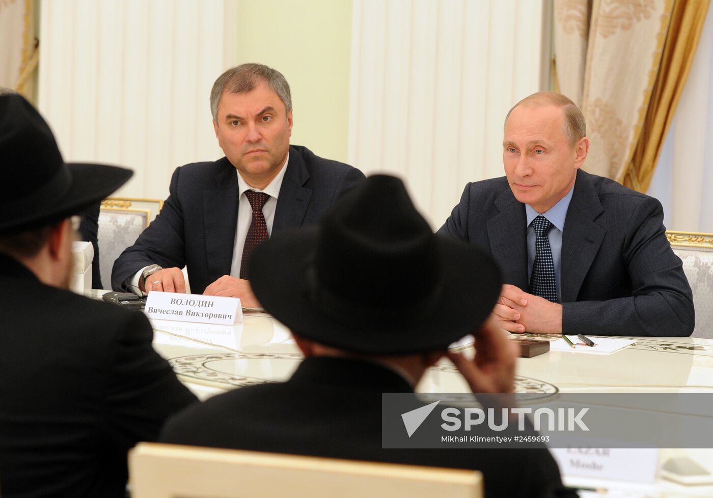 Vladimir Putin meets with delegation of rabbis from foreign countries