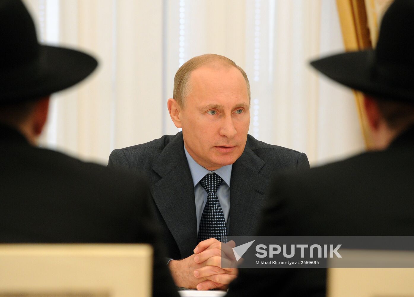 Vladimir Putin meets with delegation of rabbis from foreign countries