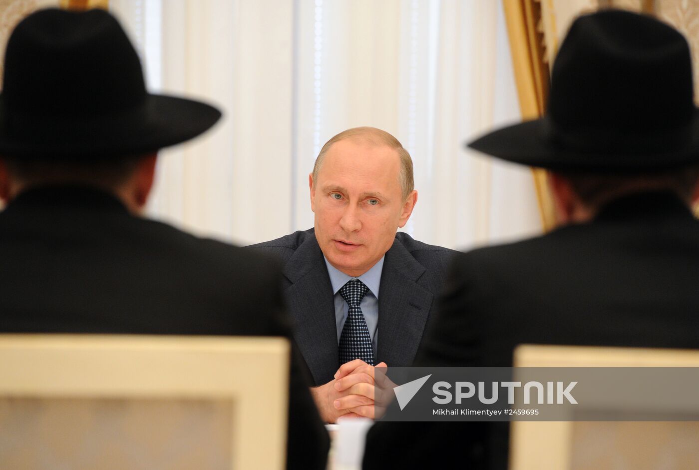 Vladimir Putin meets with delegation of rabbis from foreign countries