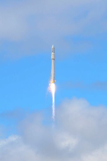 Angara missile launch