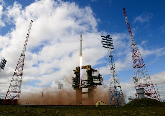 Angara missile launch