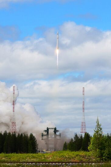 Angara missile launch