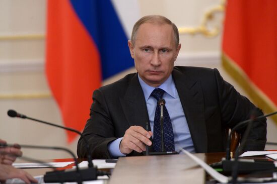 Vladimir Putin holds meeting with Government members.