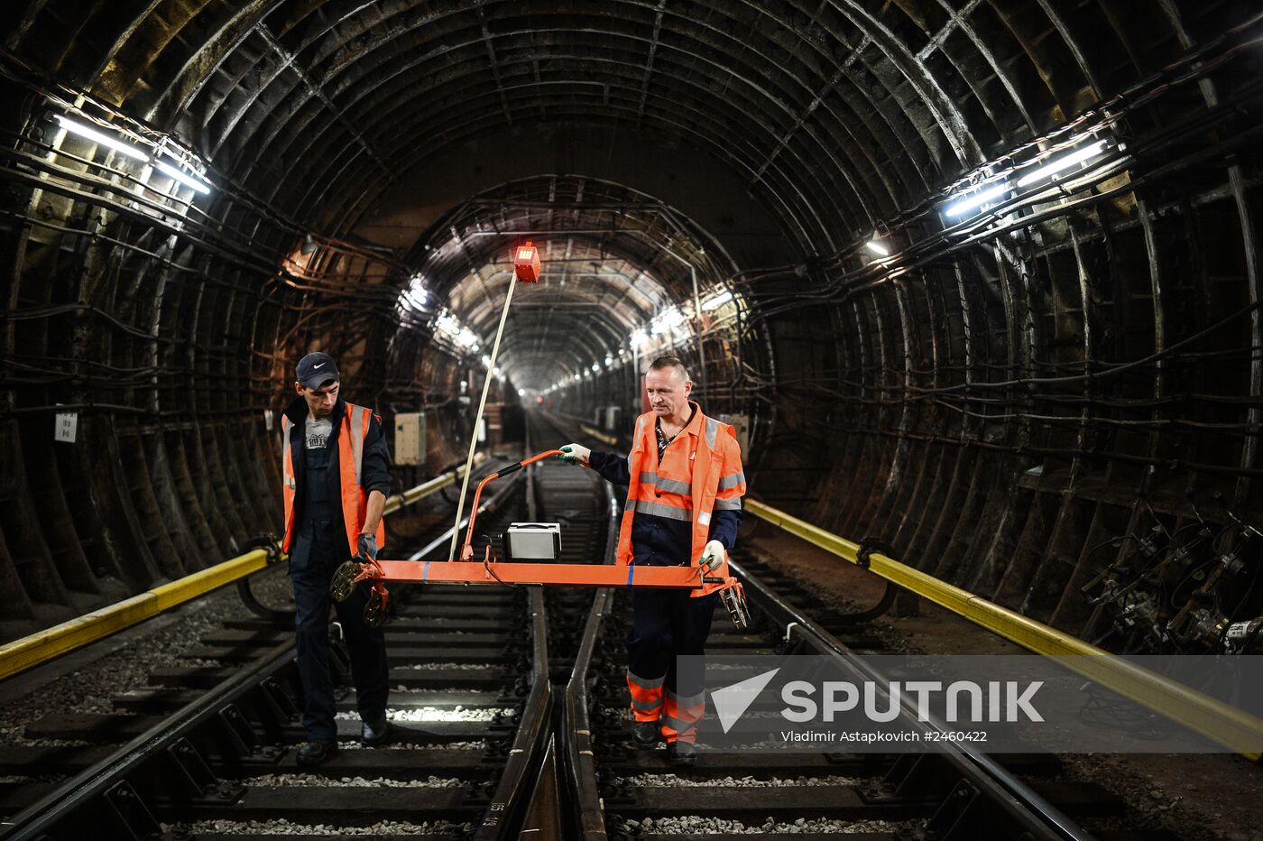 Night-time routine maintenance at Moscow metro