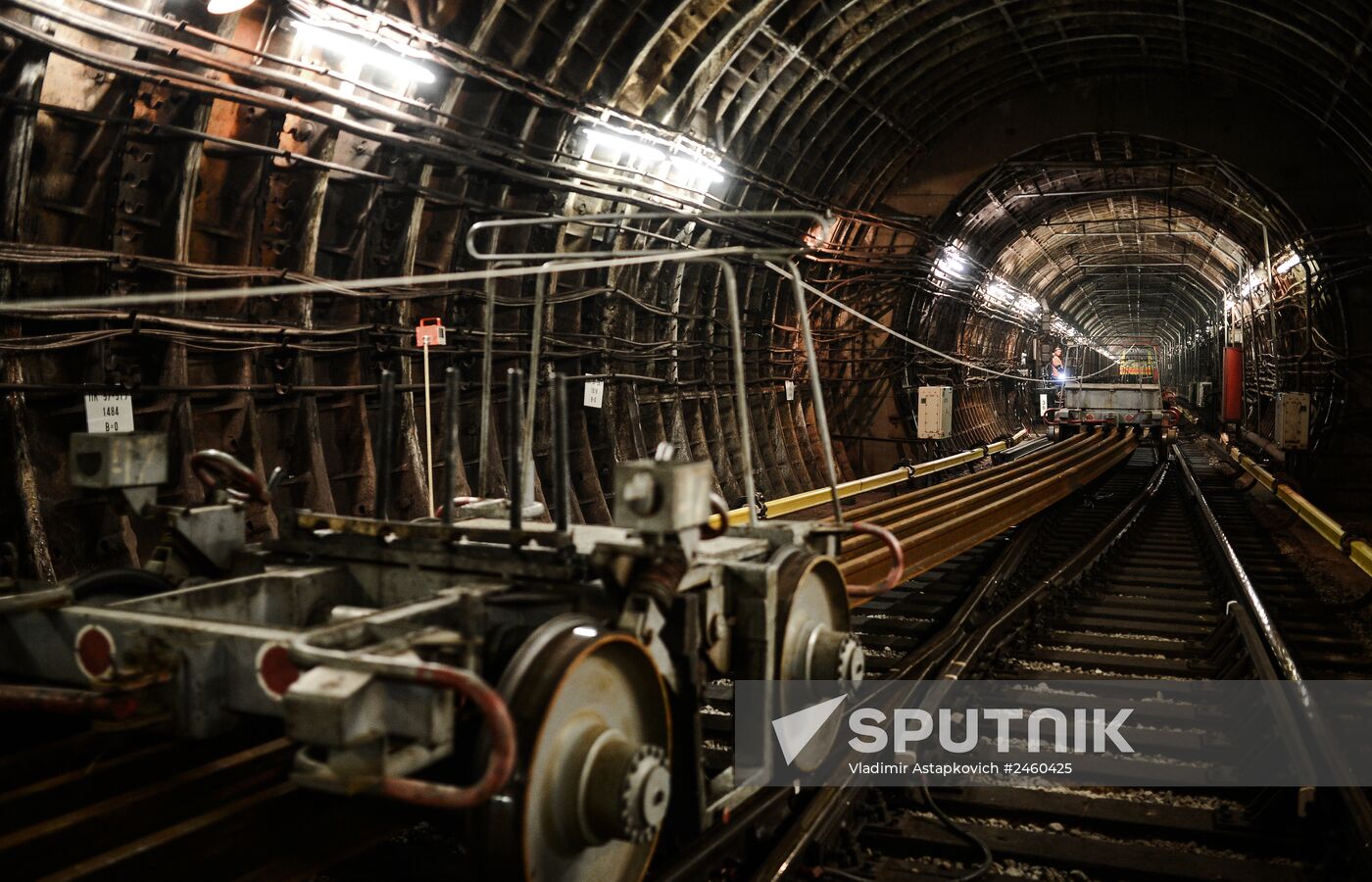 Night-time routine maintenance at Moscow metro