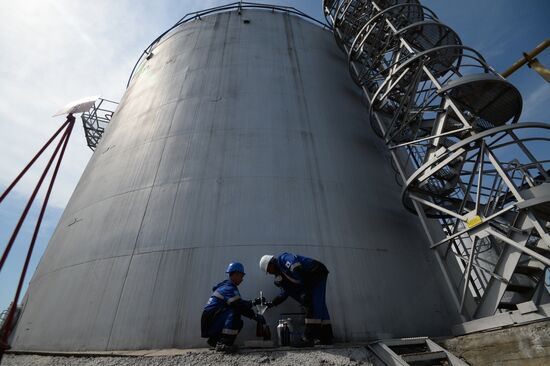Quality control of Gazprom-Neft's oil products