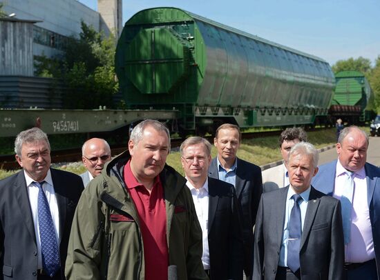 Dmitry Rogozin visits Khrunichev Center
