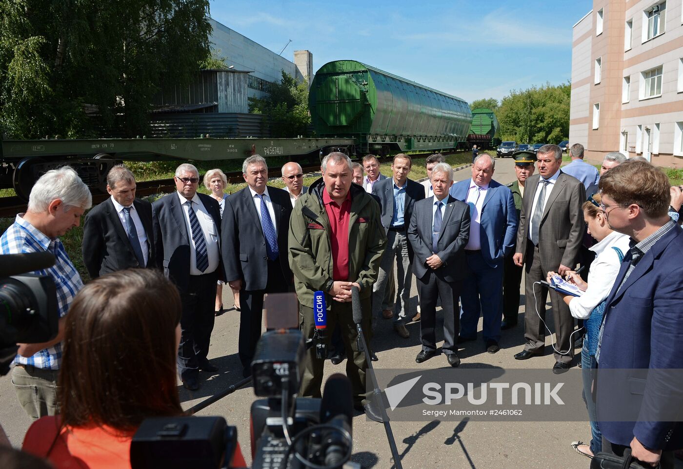 Dmitry Rogozin visits Khrunichev Center