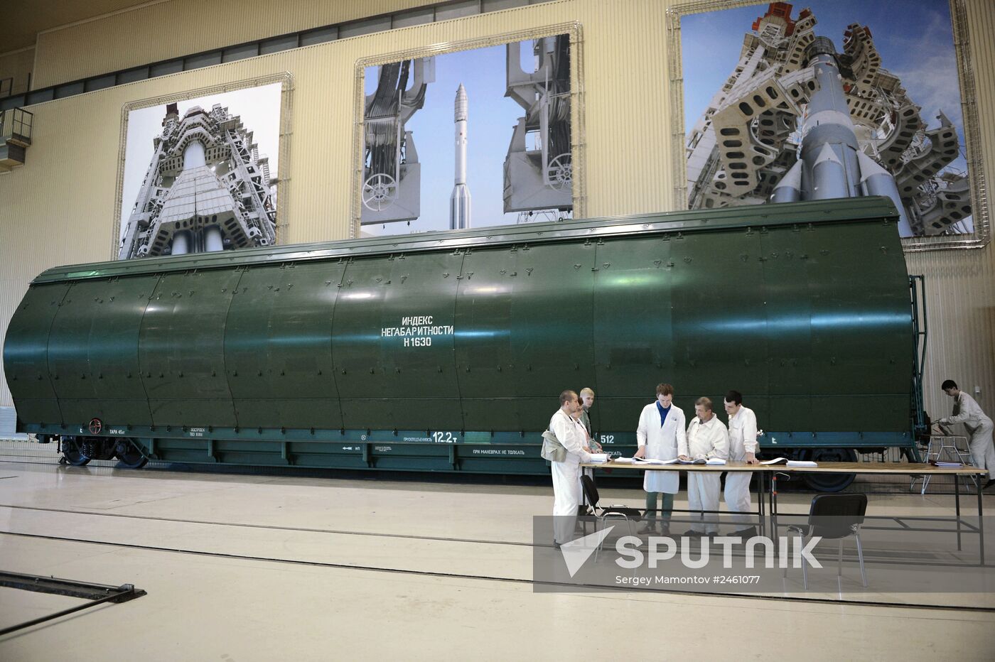 Dmitry Rogozin visits Khrunichev Center