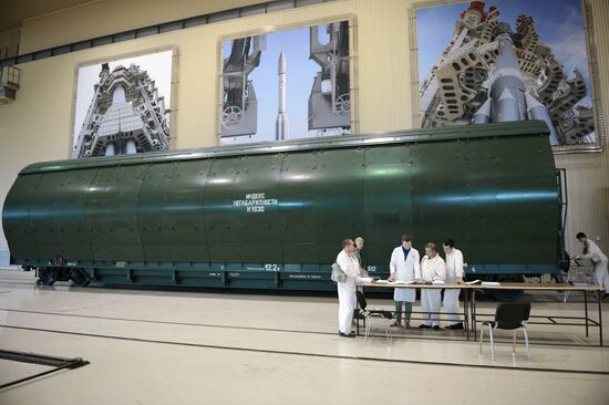 Dmitry Rogozin visits Khrunichev Center