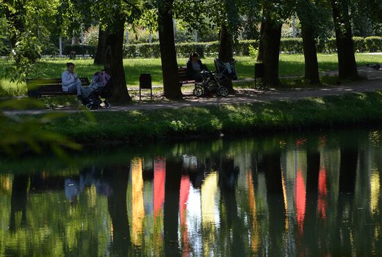 People relax at Moscow's Vorontsovsky Park