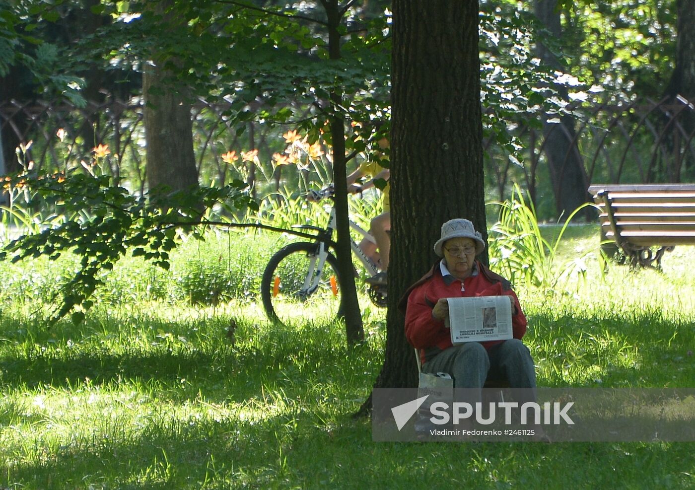 People relax at Moscow's Vorontsovsky Park