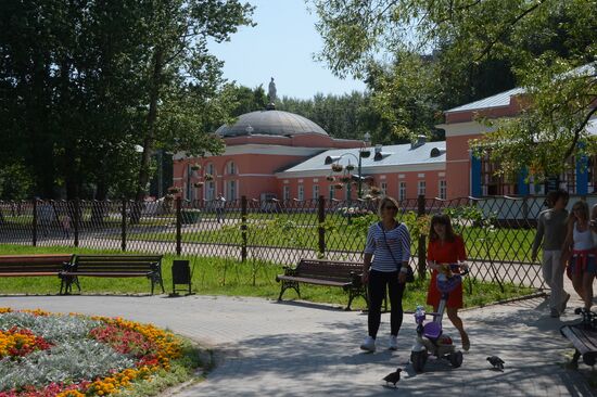 People relax at Moscow's Vorontsovsky Park