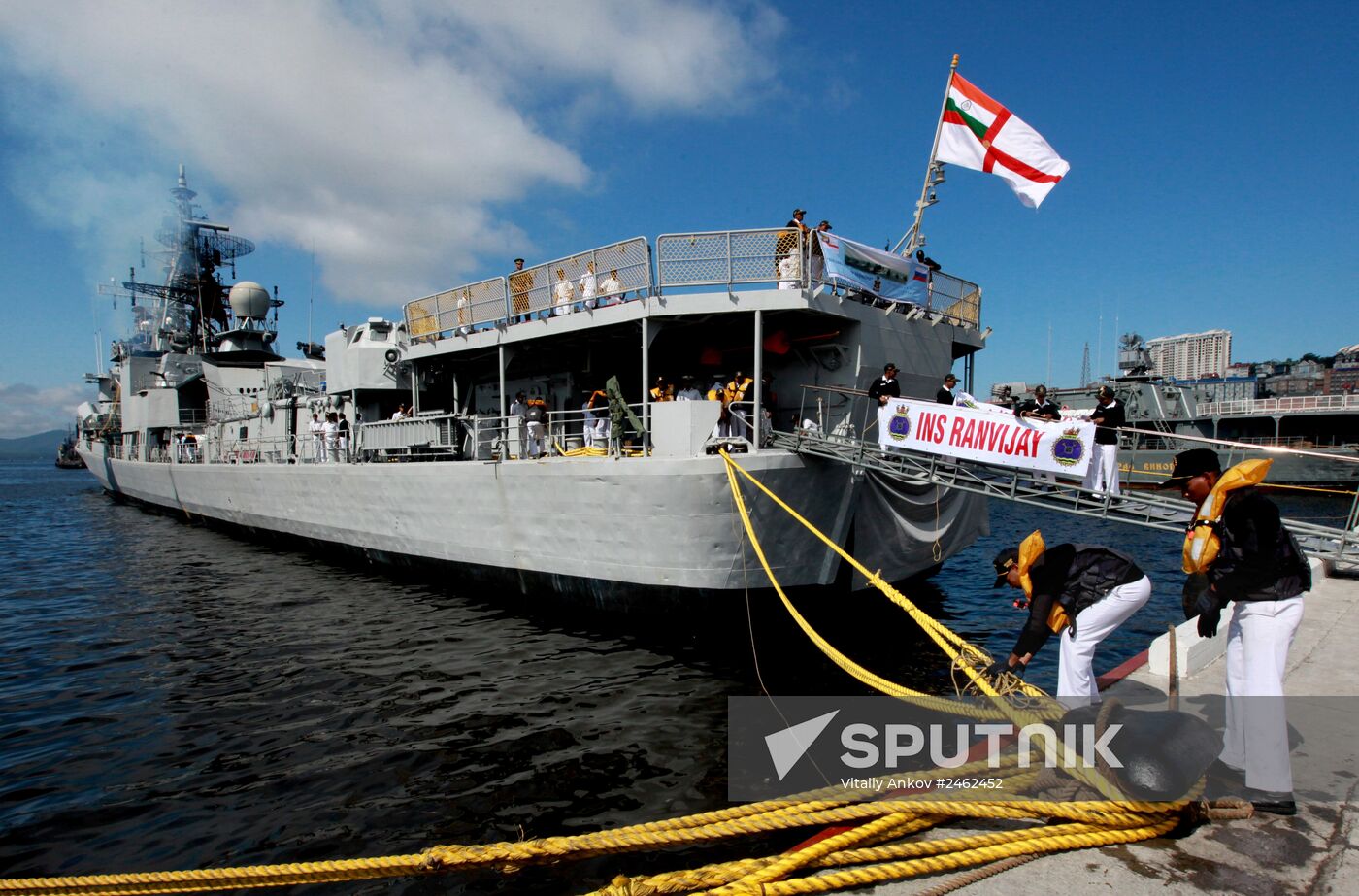 Warships of Indian Navy welcomed in Vladivostok