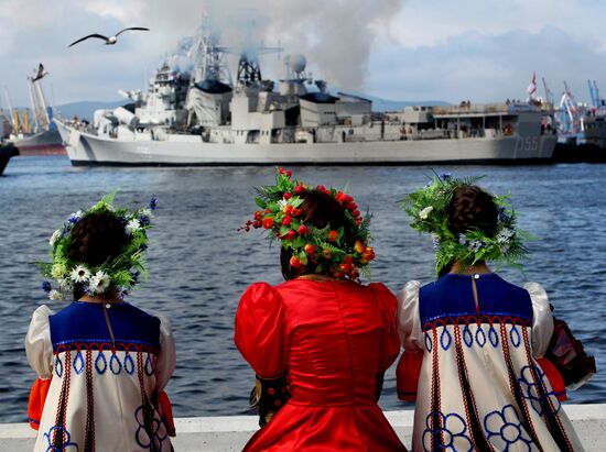 Warships of Indian Navy welcomed in Vladivostok