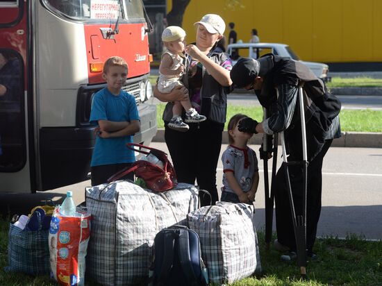 Another group of refugees from Donetsk escaping to Russia