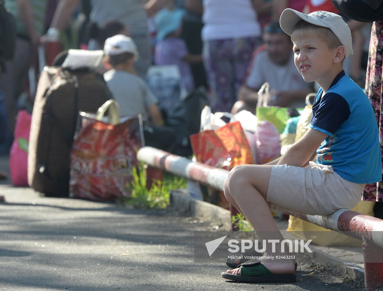 Another group of refugees from Donetsk escaping to Russia