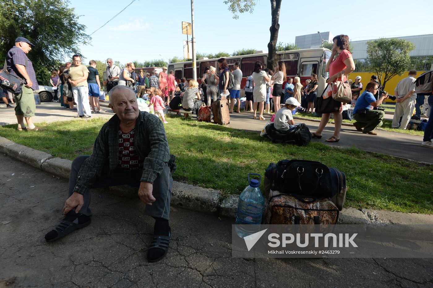 Another group of refugees from Donetsk escaping to Russia