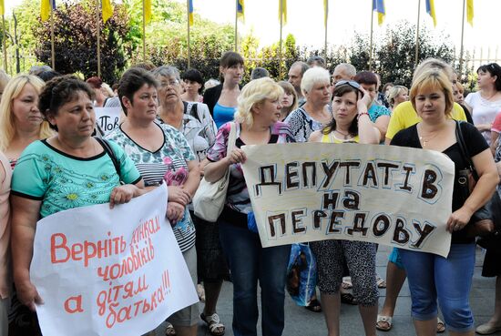 Nationwide campaign by wives and mothers of servicemen involved in special operation in eastern Ukraine