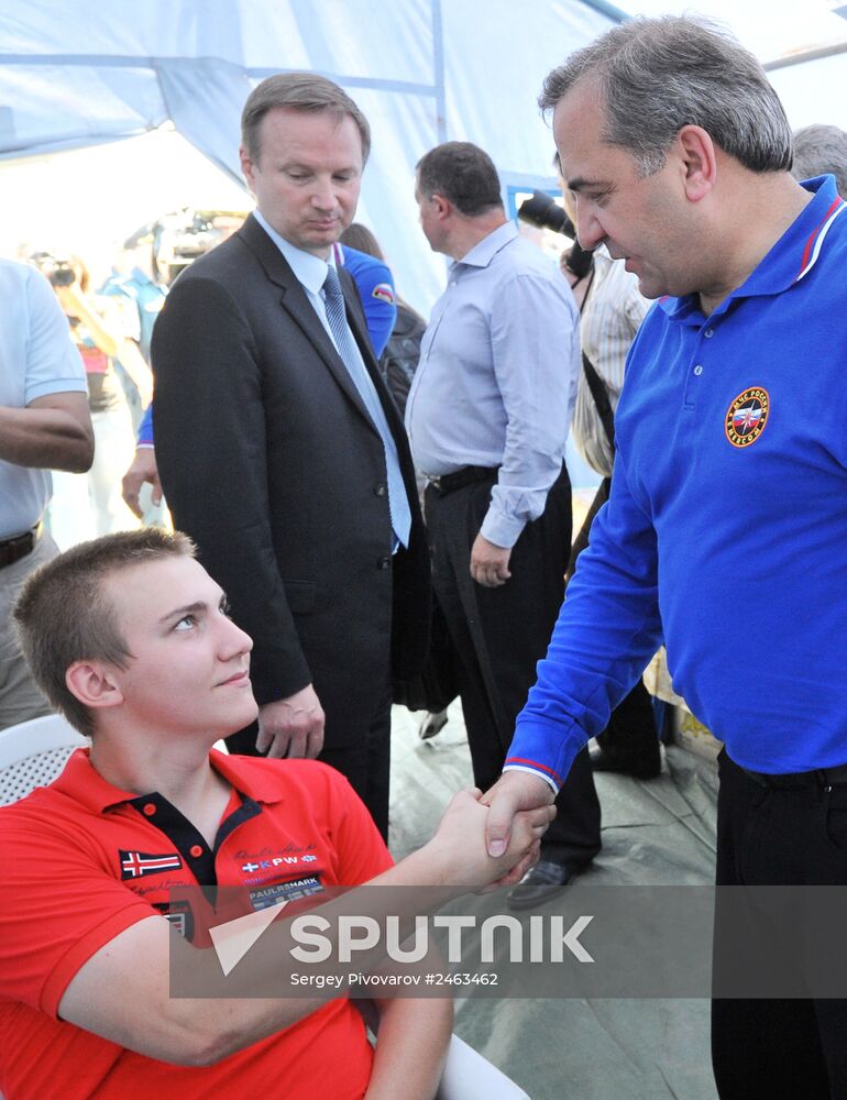 Emergency Situations Minister Vladimir Puchkov visits refugee camp in Rostov Region