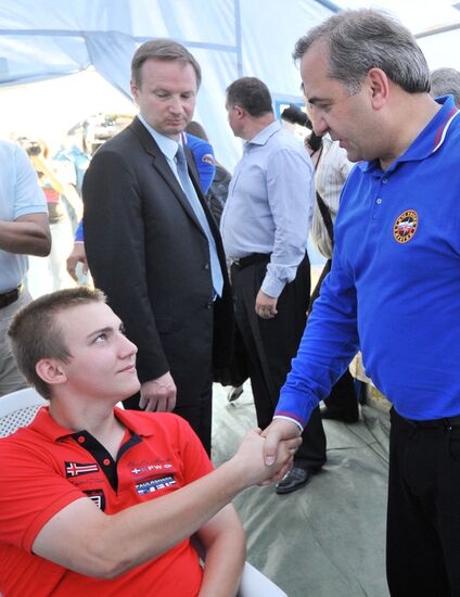 Emergency Situations Minister Vladimir Puchkov visits refugee camp in Rostov Region