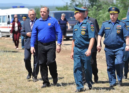 Emergency Situations Minister Vladimir Puchkov visits refugee camp in Rostov Region