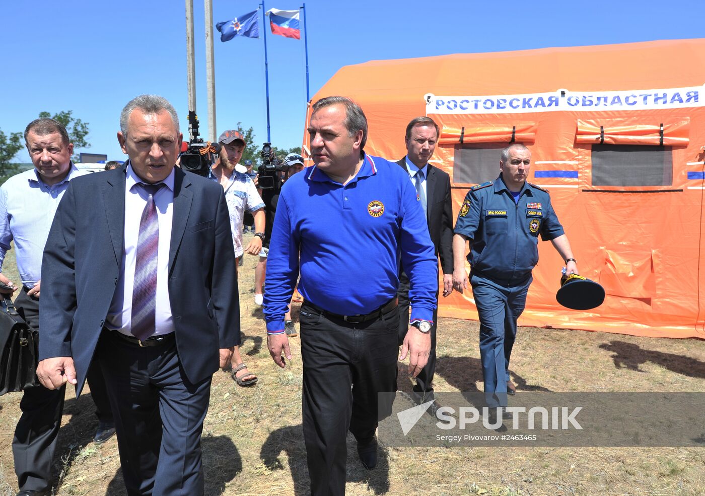 Emergency Situations Minister Vladimir Puchkov visits refugee camp in Rostov Region