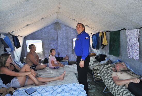 Emergency Situations Minister Vladimir Puchkov visits refugee camp in Rostov Region