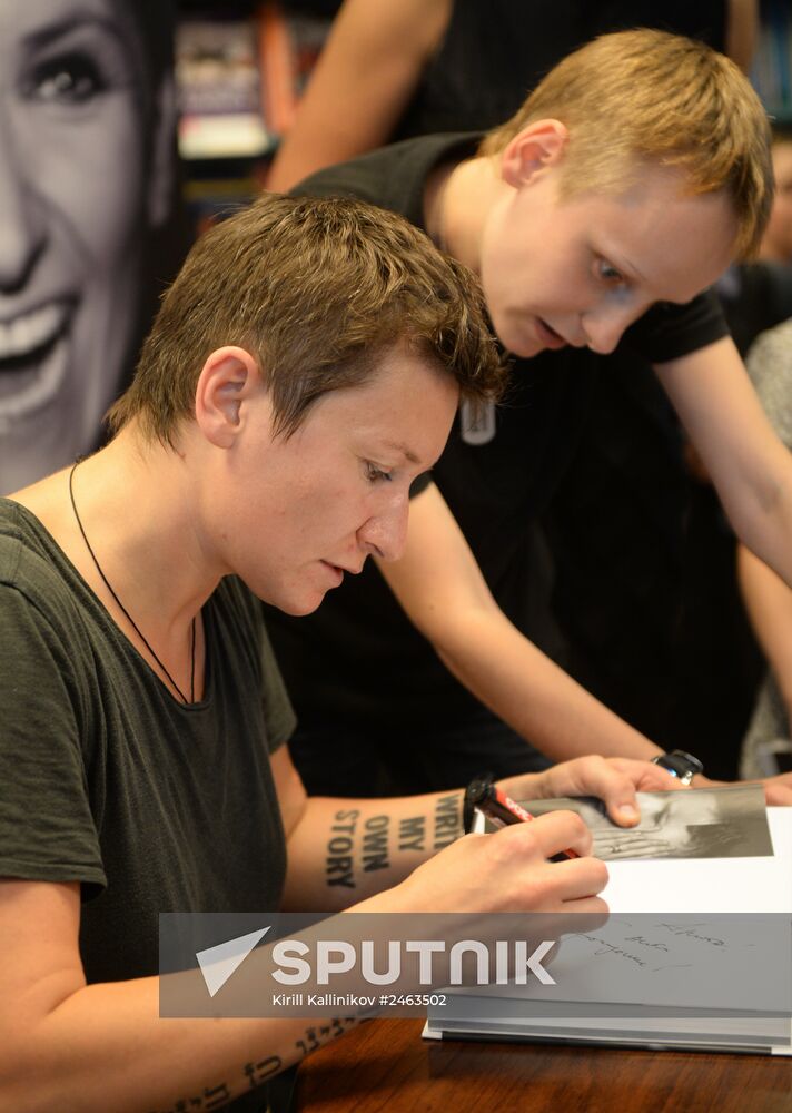 Autograph session with Diana Arbenina and the presentation of her book "Stalker"