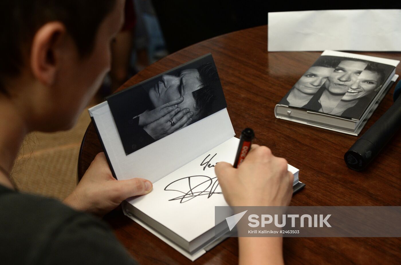 Autograph session with Diana Arbenina and the presentation of her book "Stalker"