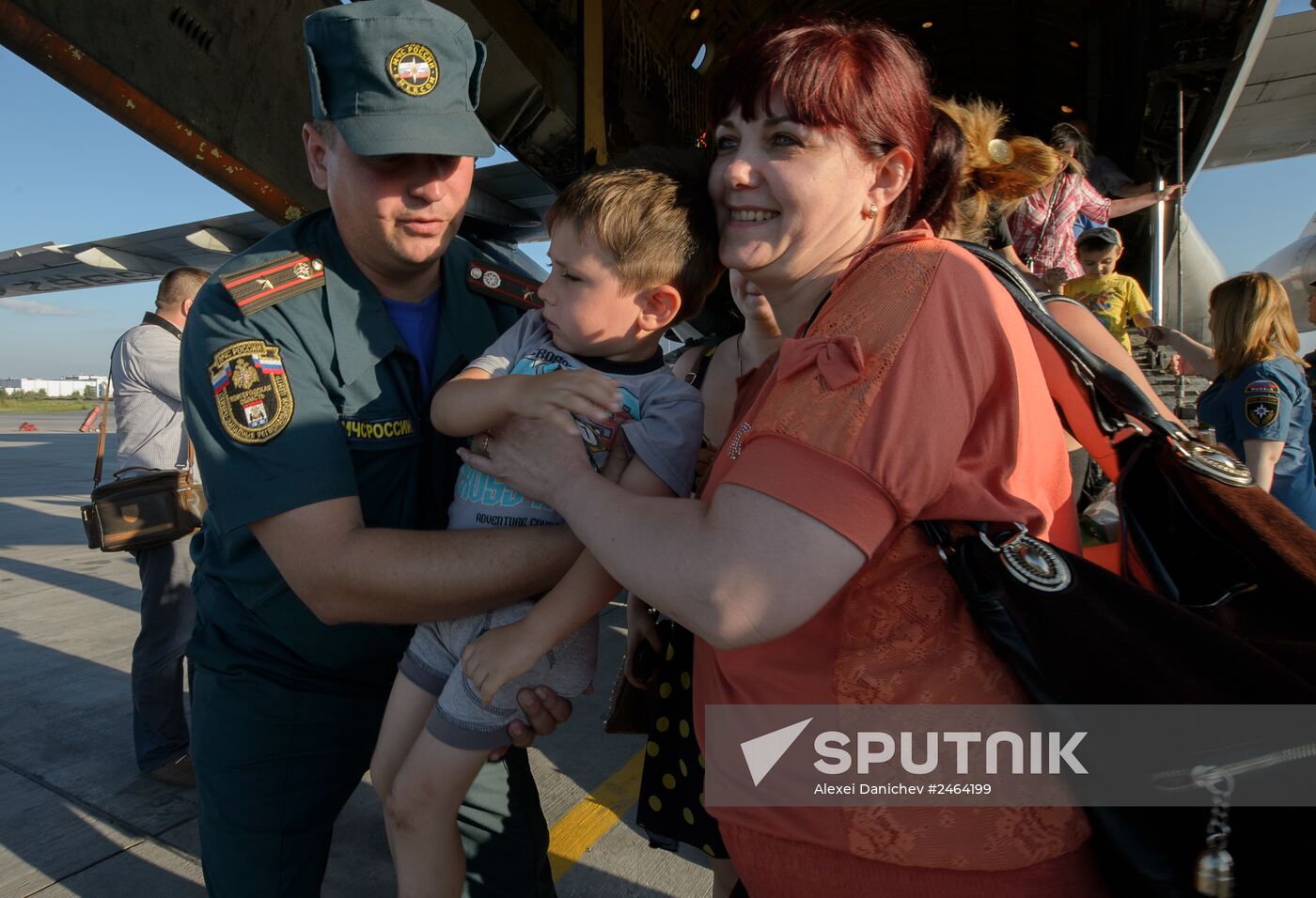 EMERCOM plane brings refugees from Ukraine to St. Petersburg