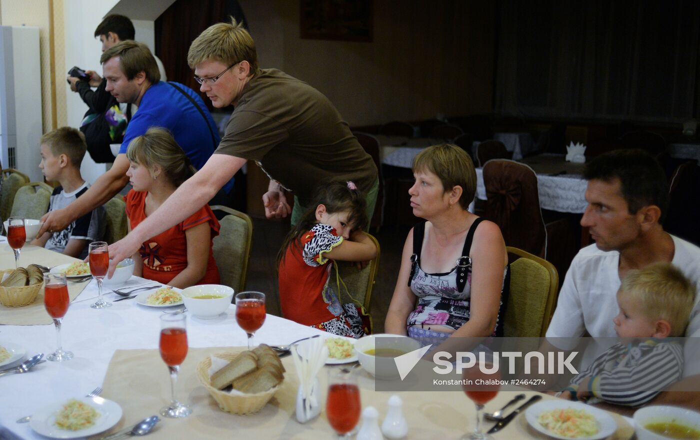 Ukrainian refugees arrive in Veliky Novgorod