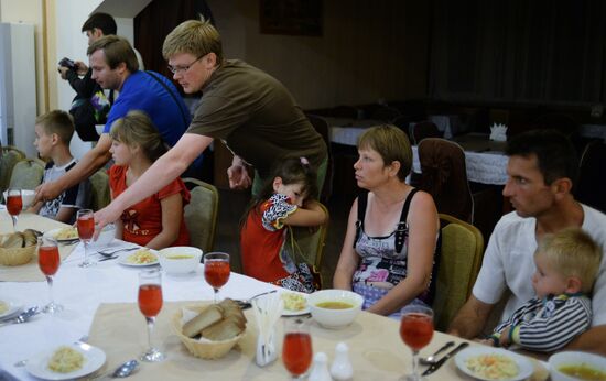 Ukrainian refugees arrive in Veliky Novgorod