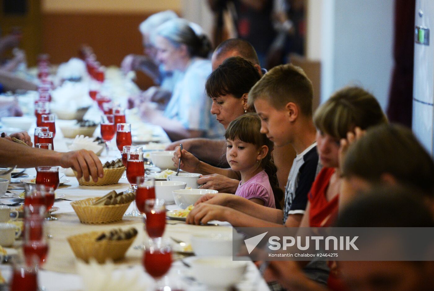 Ukrainian refugees arrive in Veliky Novgorod