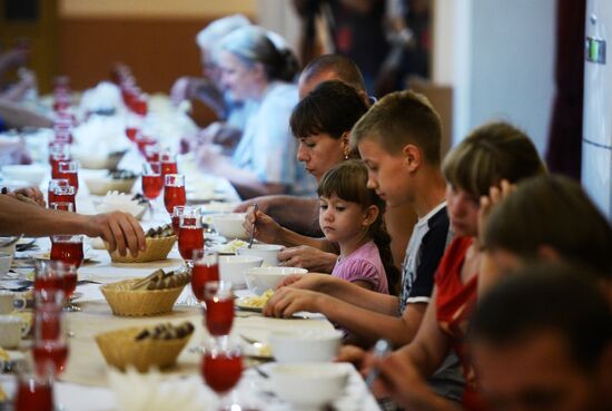 Ukrainian refugees arrive in Veliky Novgorod