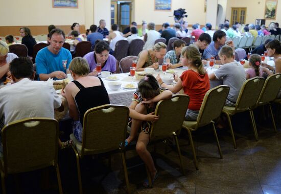 Ukrainian refugees arrive in Veliky Novgorod