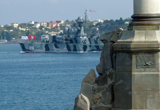 Rehearsing for Navy Day parade in Sevastopol