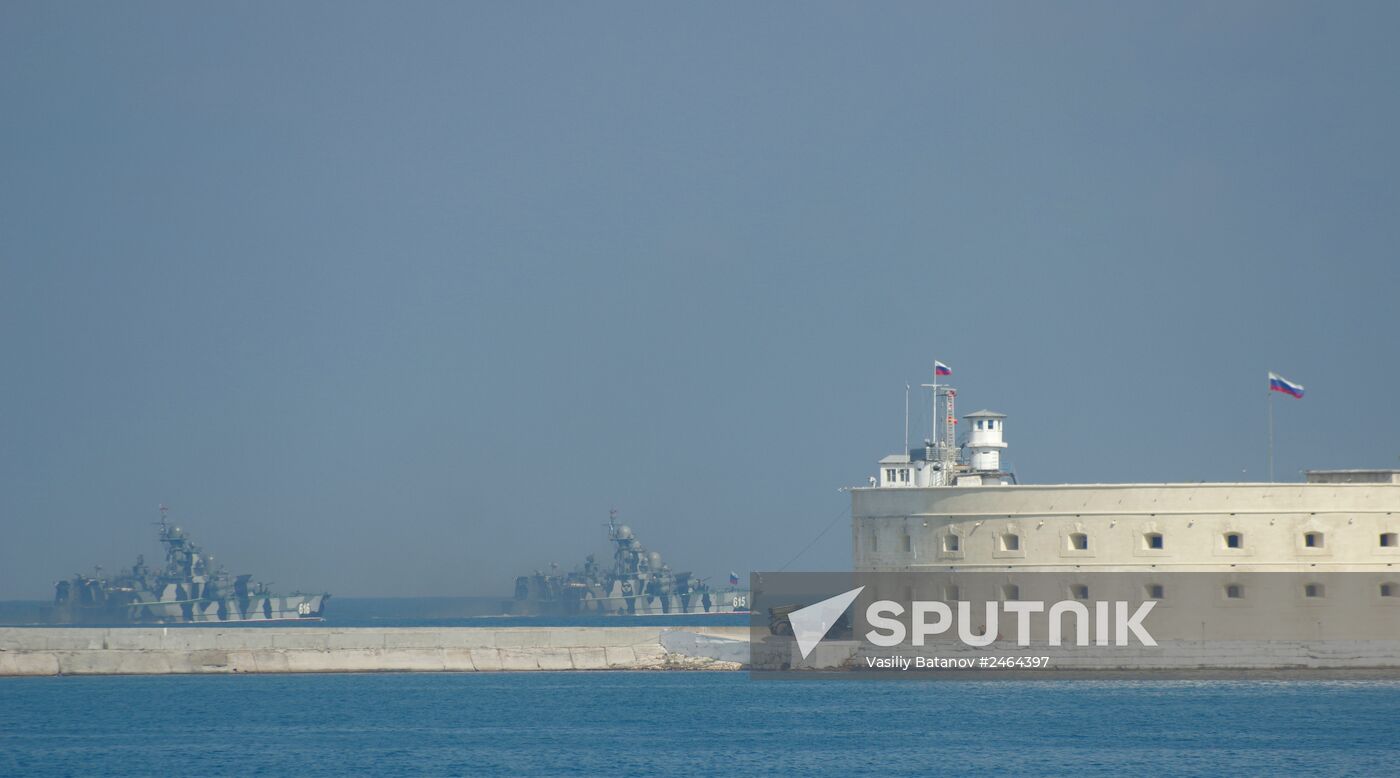 Rehearsing for Navy Day parade in Sevastopol