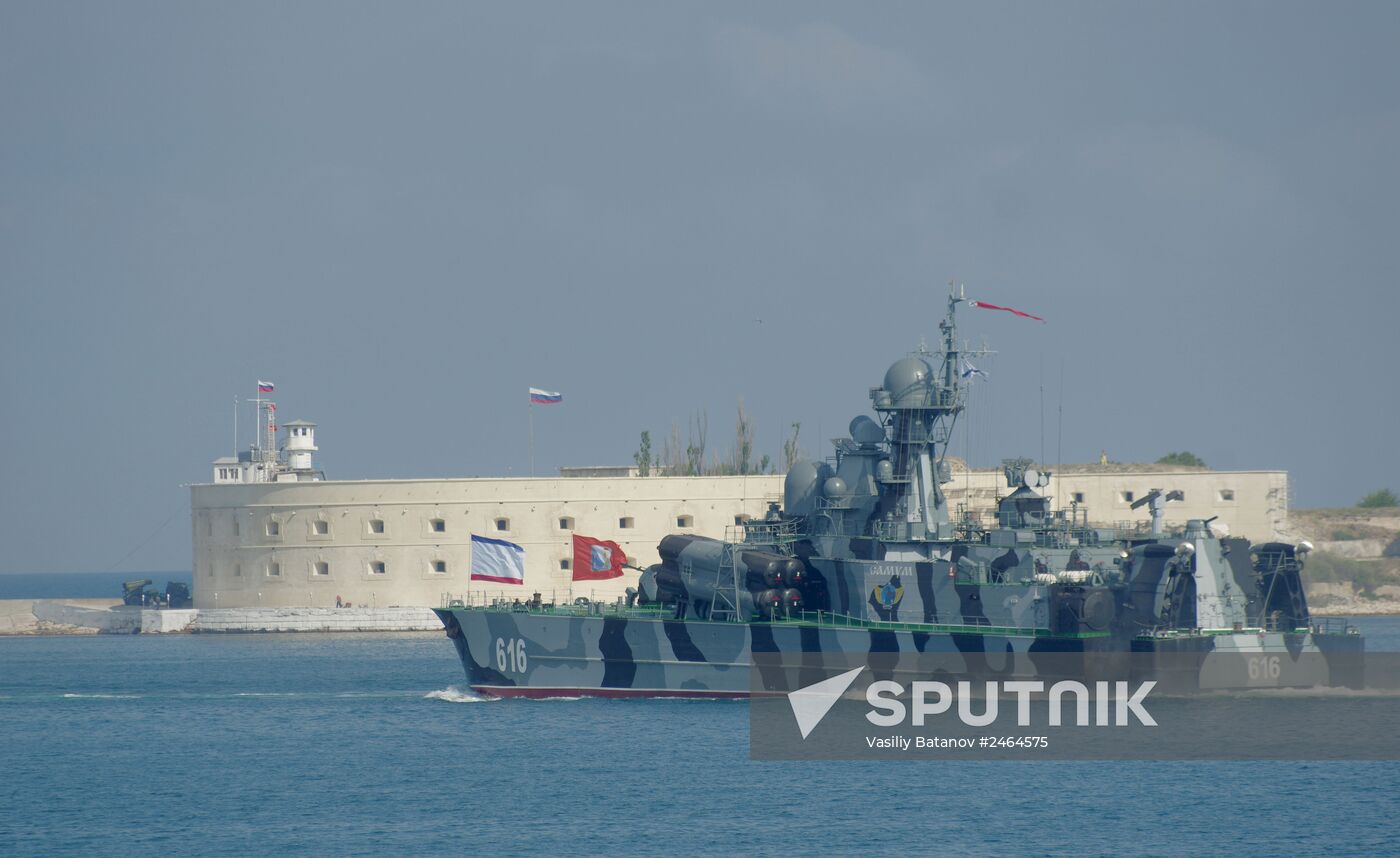 Navy Day parade rehearsed in Sevastopol