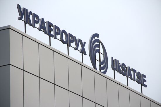 Air space above eastern Ukraine closed after Malaysian liner's crash