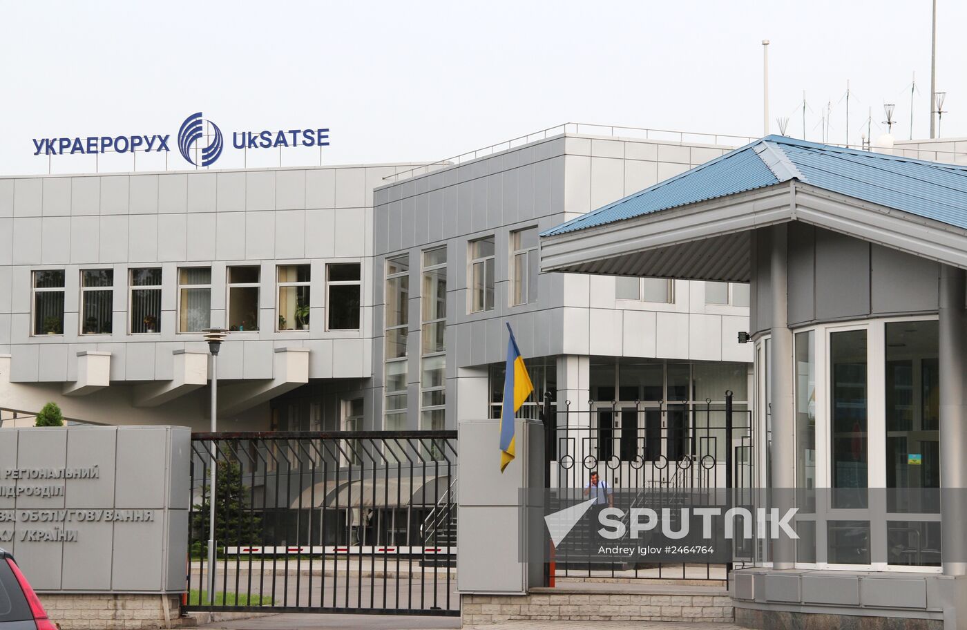 Air space above eastern Ukraine closed after Malaysian liner's crash