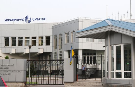 Air space above eastern Ukraine closed after Malaysian liner's crash