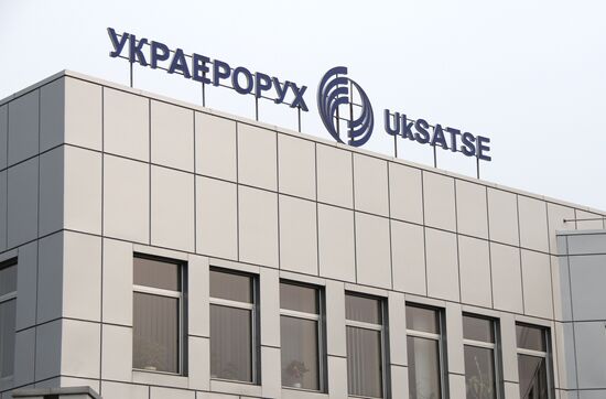 Air space above eastern Ukraine closed after Malaysian liner's crash
