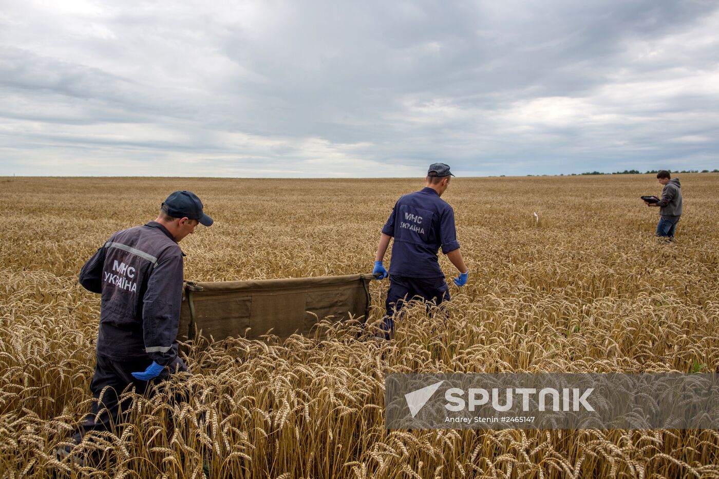 Bodies recovered at Malaysia Airlines Boeing 777 crash site near Shakhtyorsk