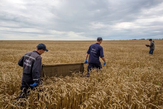 Bodies recovered at Malaysia Airlines Boeing 777 crash site near Shakhtyorsk