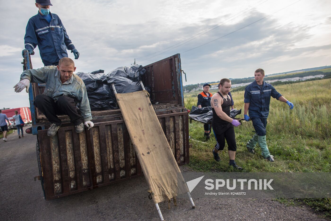 Bodies recovered at Malaysia Airlines Boeing 777 crash site near Shakhtyorsk
