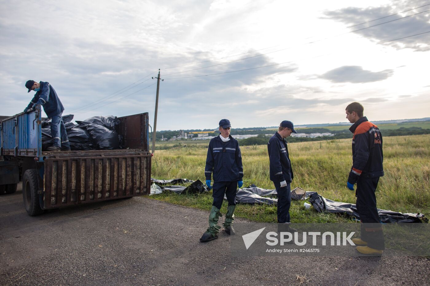 Bodies recovered at Malaysia Airlines Boeing 777 crash site near Shakhtyorsk