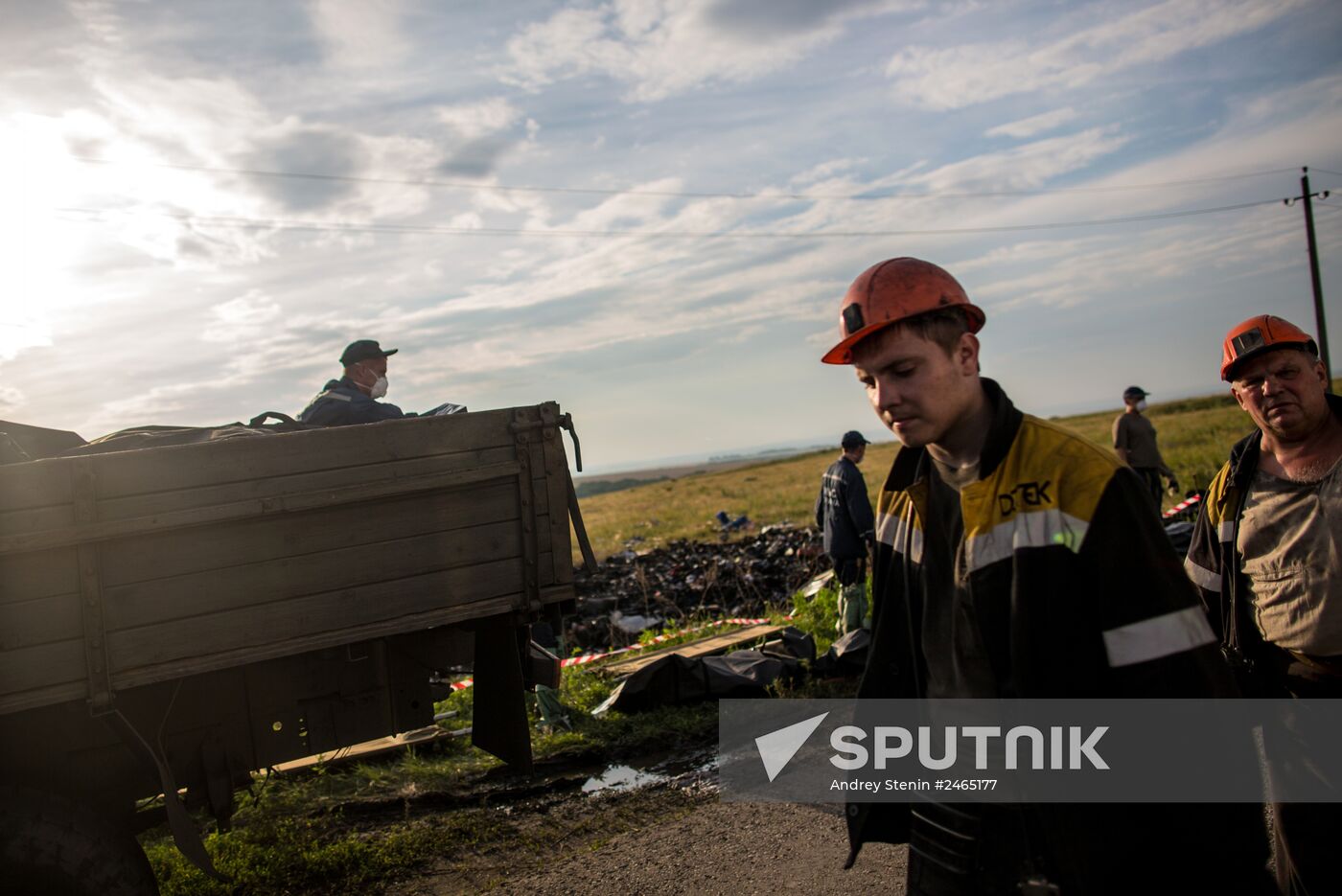 Bodies recovered at Malaysia Airlines Boeing 777 crash site near Shakhtyorsk