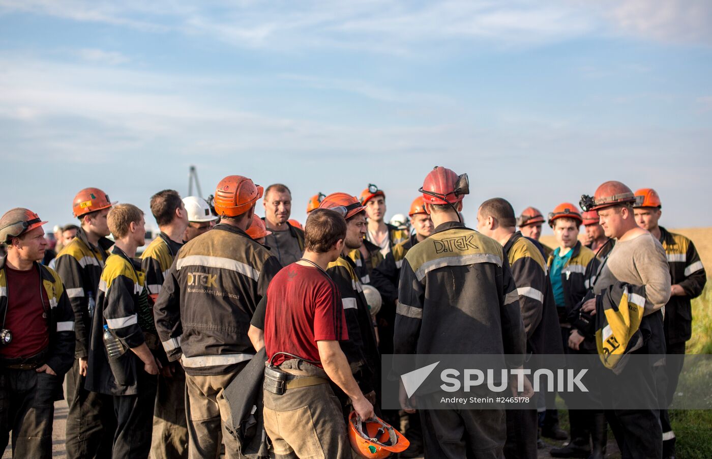 Bodies recovered at Malaysia Airlines Boeing 777 crash site near Shakhtyorsk