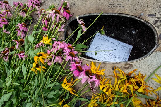 Bodies recovered at Malaysia Airlines Boeing 777 crash site near Shakhtyorsk